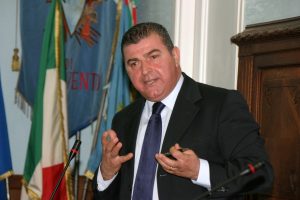 Pino Masciari: “In Calabria il traffico dei rifiuti a Gioia Tauro è controllato dalla cosca di ‘ndrangheta Piromalli”